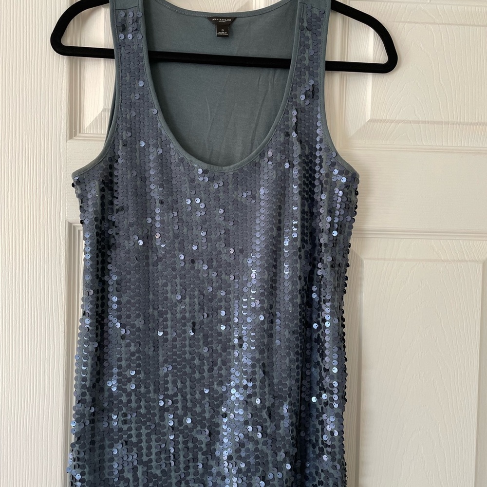 ANN TAYLOR fabulous sequin top. Medium green. Small. Gorgeous!Perfect condition